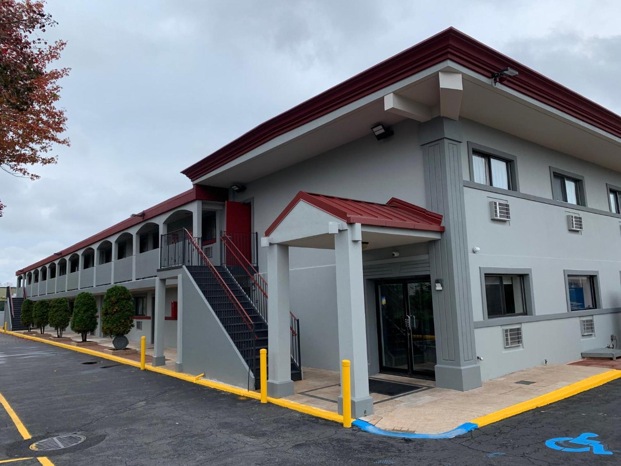 Red Roof Inn Copiague Exterior photo